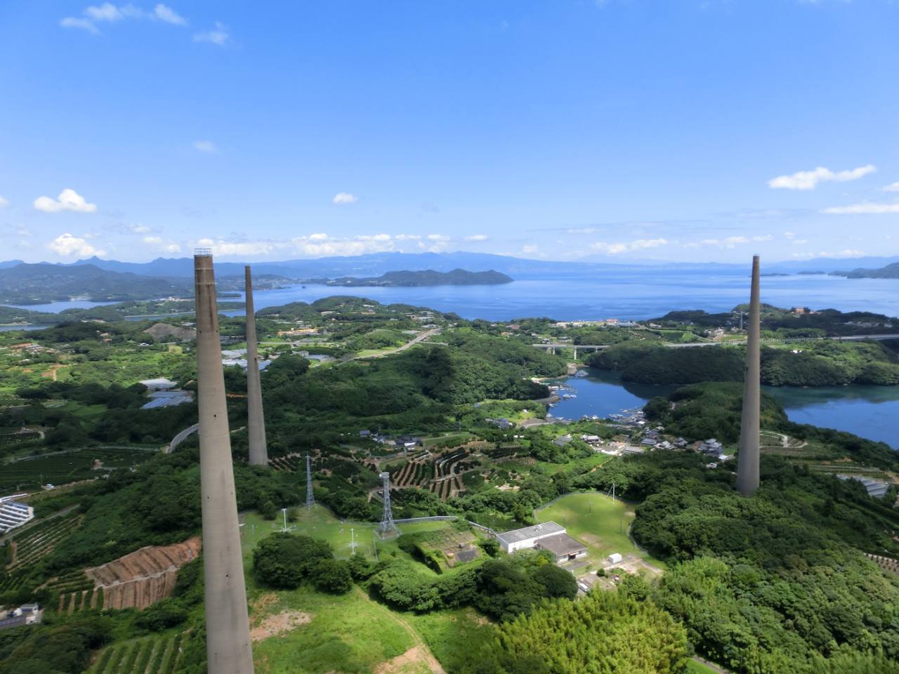 針尾無線塔と海、島々の眺め